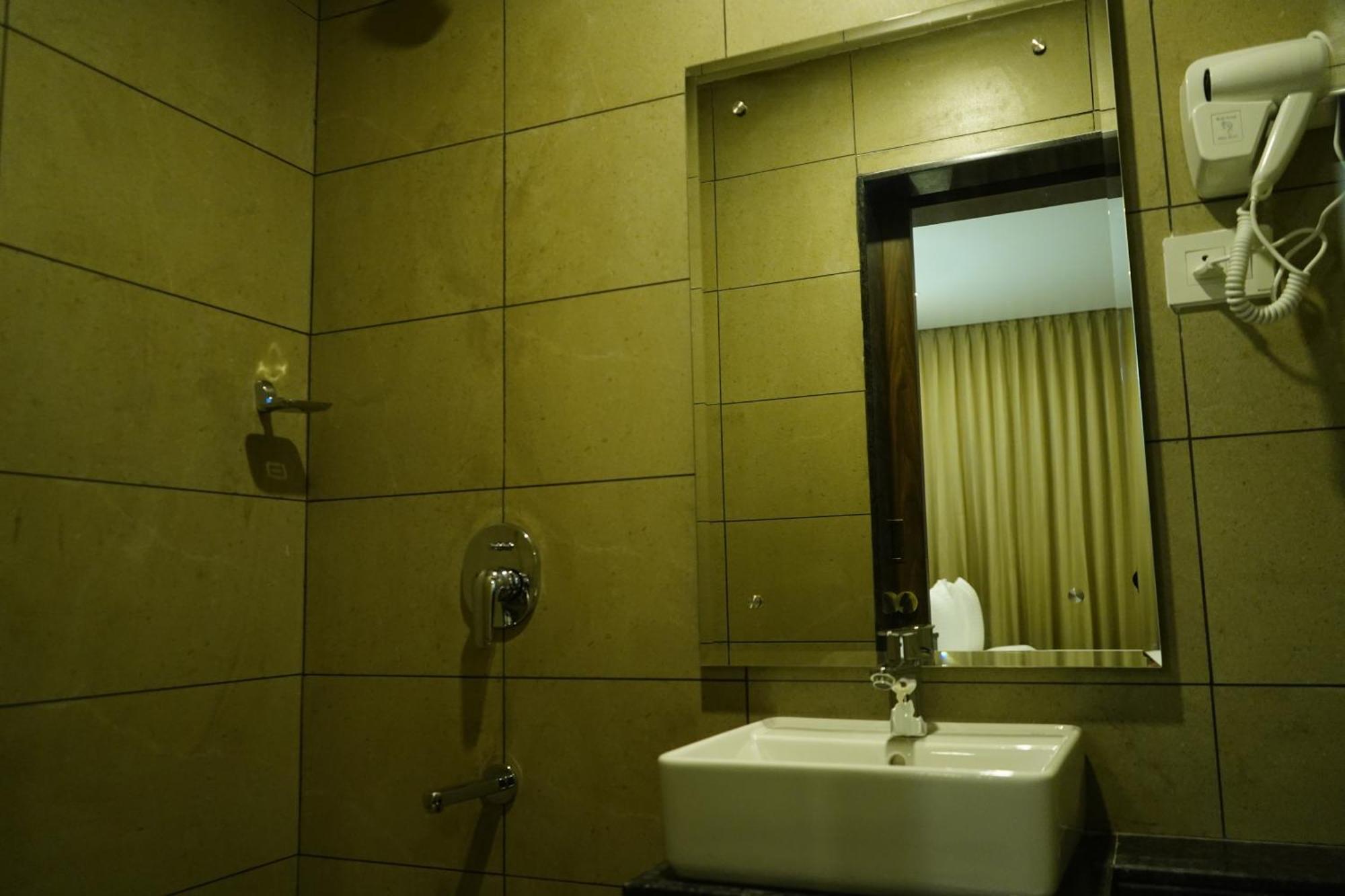 Jaag Hotel Chennai Exterior photo