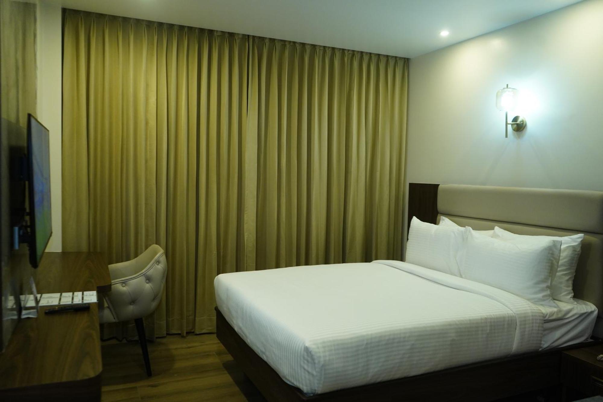 Jaag Hotel Chennai Exterior photo